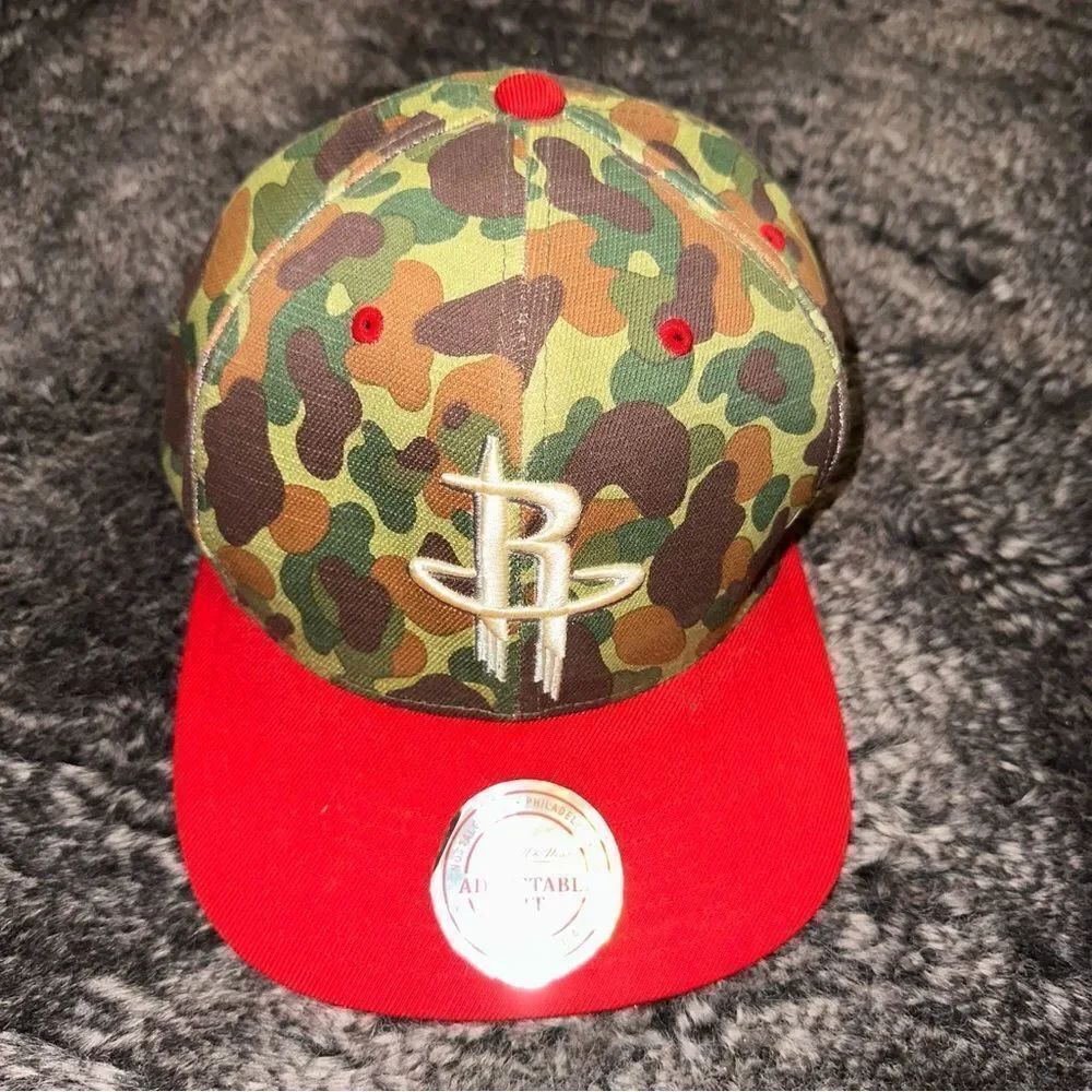 Mitchell & Ness NBA Green Tan Camo Print Rockets Adjustable Fit Cap Streetwear